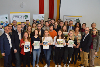 Präsentation der Spezialisierungsmöglichkeiten im Rahmen der Wirtschafts.Akademie.Waldviertel im Kulturstadl Göpfritz