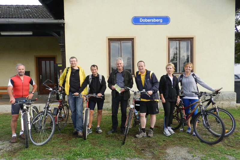 Mobilität für Tourismus und Alltag: Team der Regionalberatung am Thayarunde Radweg Startpunkt Dobersberg
