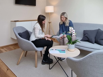 Verena Strabler und Antonia Kastner im neuen Workingspace in Zwettl